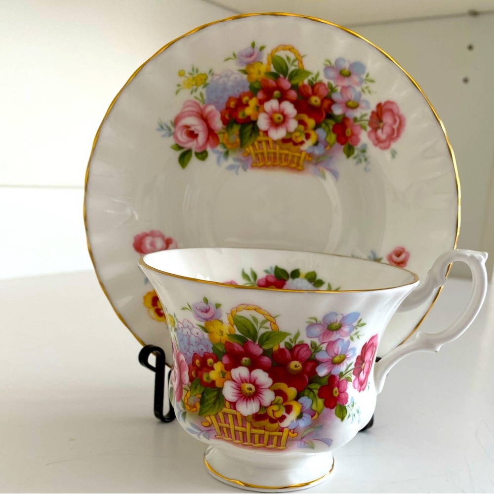 EUC Vtg Royal Albert Teacup and Saucer in “Summertime Series” Fairford Design